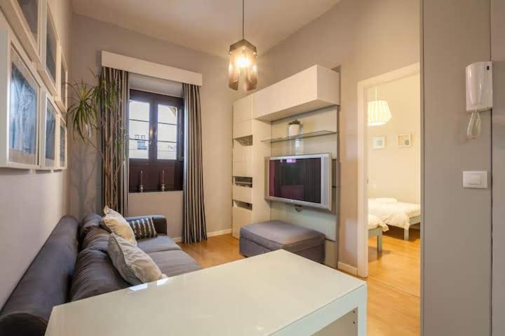 Central Apartment In Севиля Екстериор снимка
