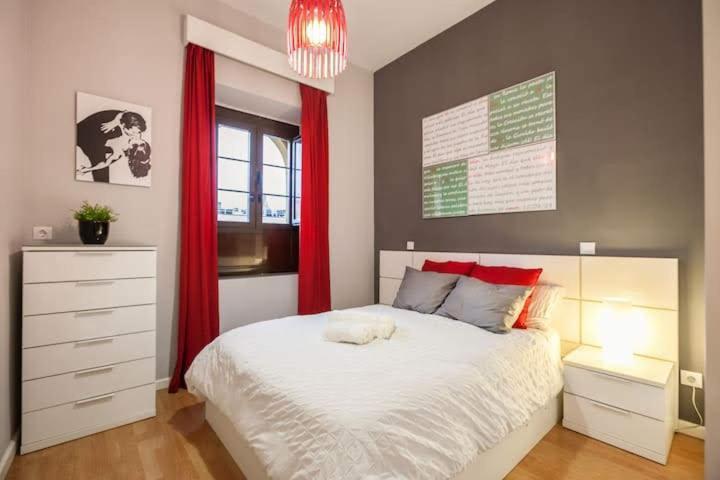 Central Apartment In Севиля Екстериор снимка