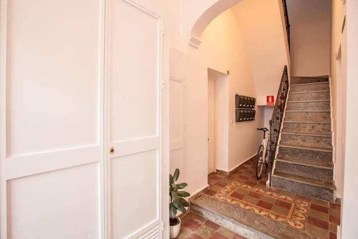 Central Apartment In Севиля Екстериор снимка