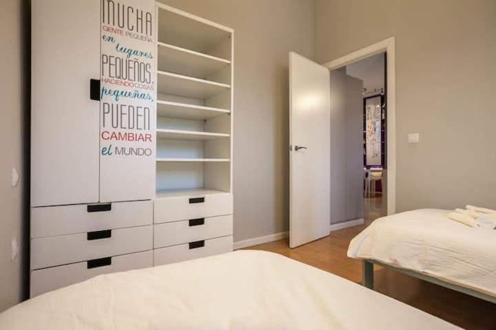 Central Apartment In Севиля Екстериор снимка